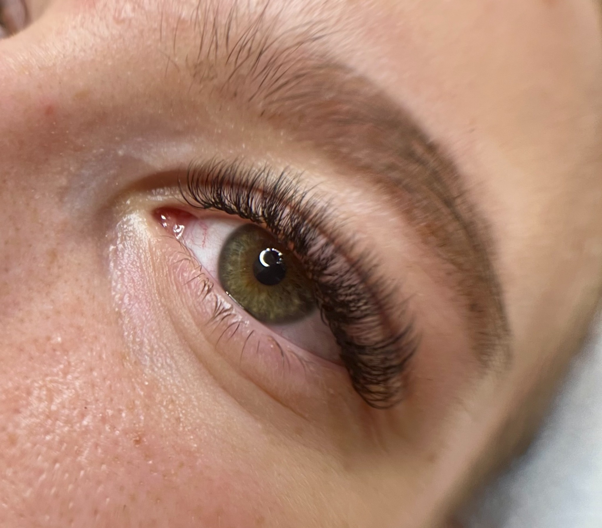 Szempilla és szemöldök styling – Gogszi Lashes